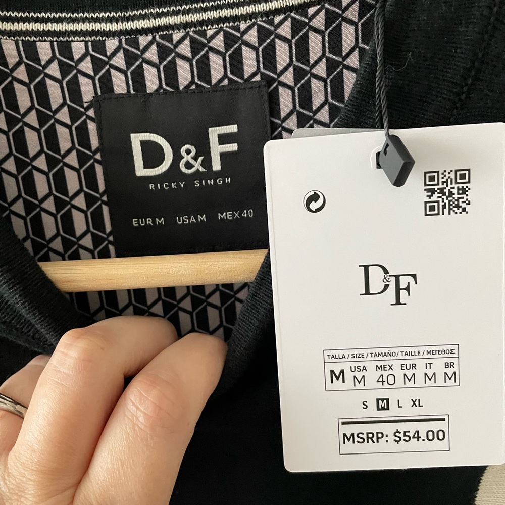 D&F Studio Artistry Striped Top Size M - Picture 5 of 7